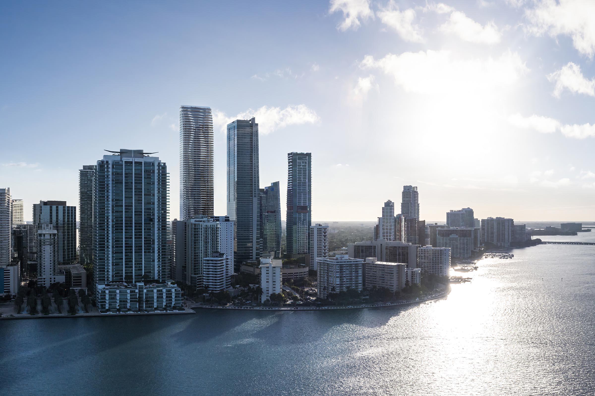 布里克尔1428号住宅的渲染图 and Miami Skyline